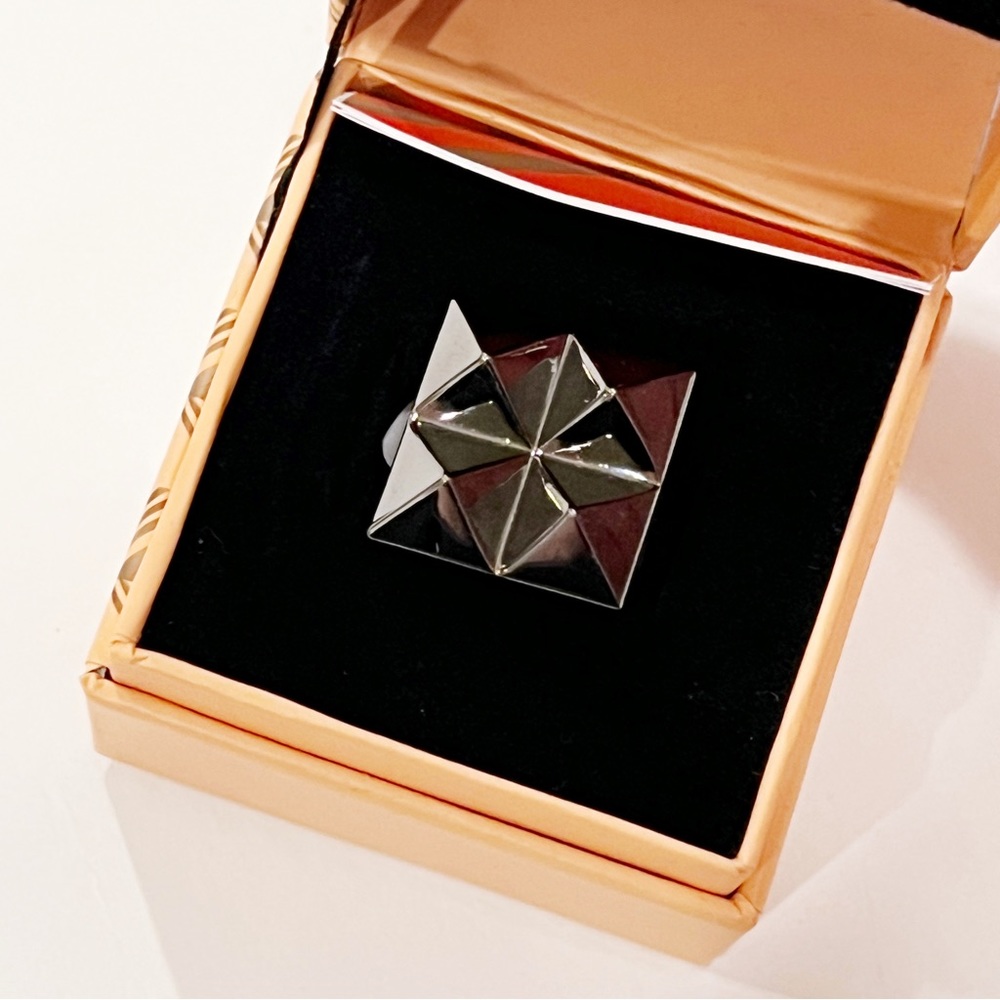 NWT Waterford Rebel Ring, Punk Rock Pyramid Stud Ring, Chunky Ring
